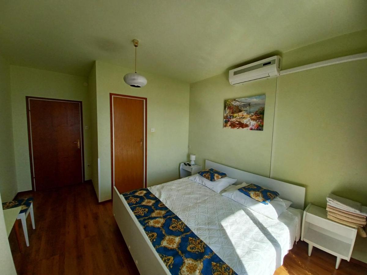 Guest House Djurdjica Dramalj Exterior foto
